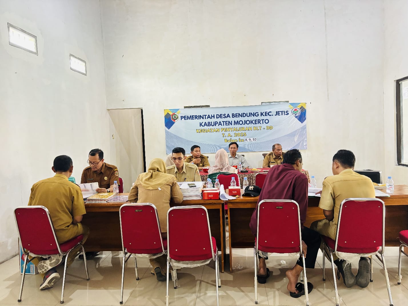 Bagaimana Desa Memberikan Pelayanan yang Dekat dan Tepat untuk Masyarakat Desa?